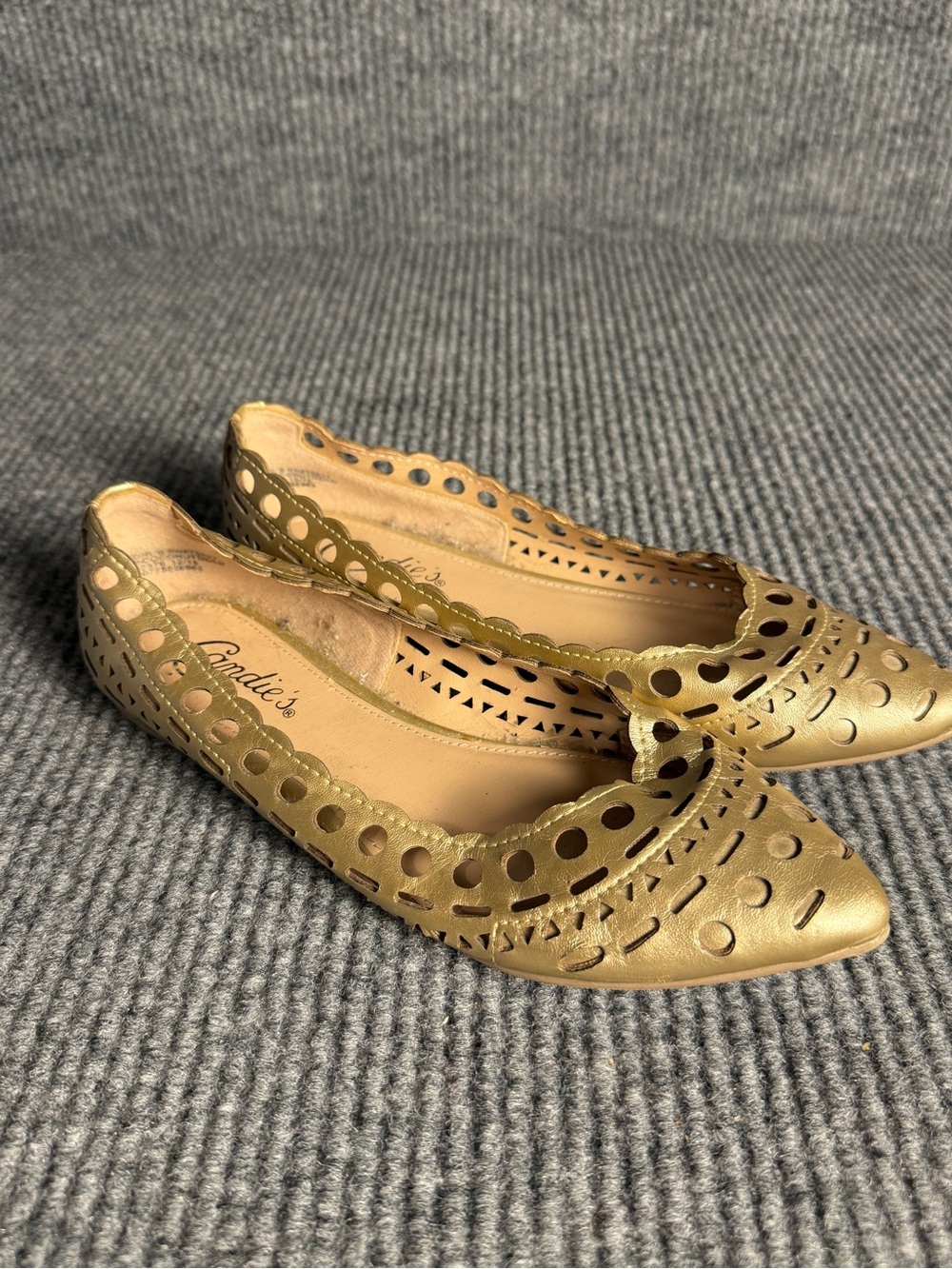 Candie's Metallic Gold Laser-Cut Pointed-Toe Flats, Size 7 EUC